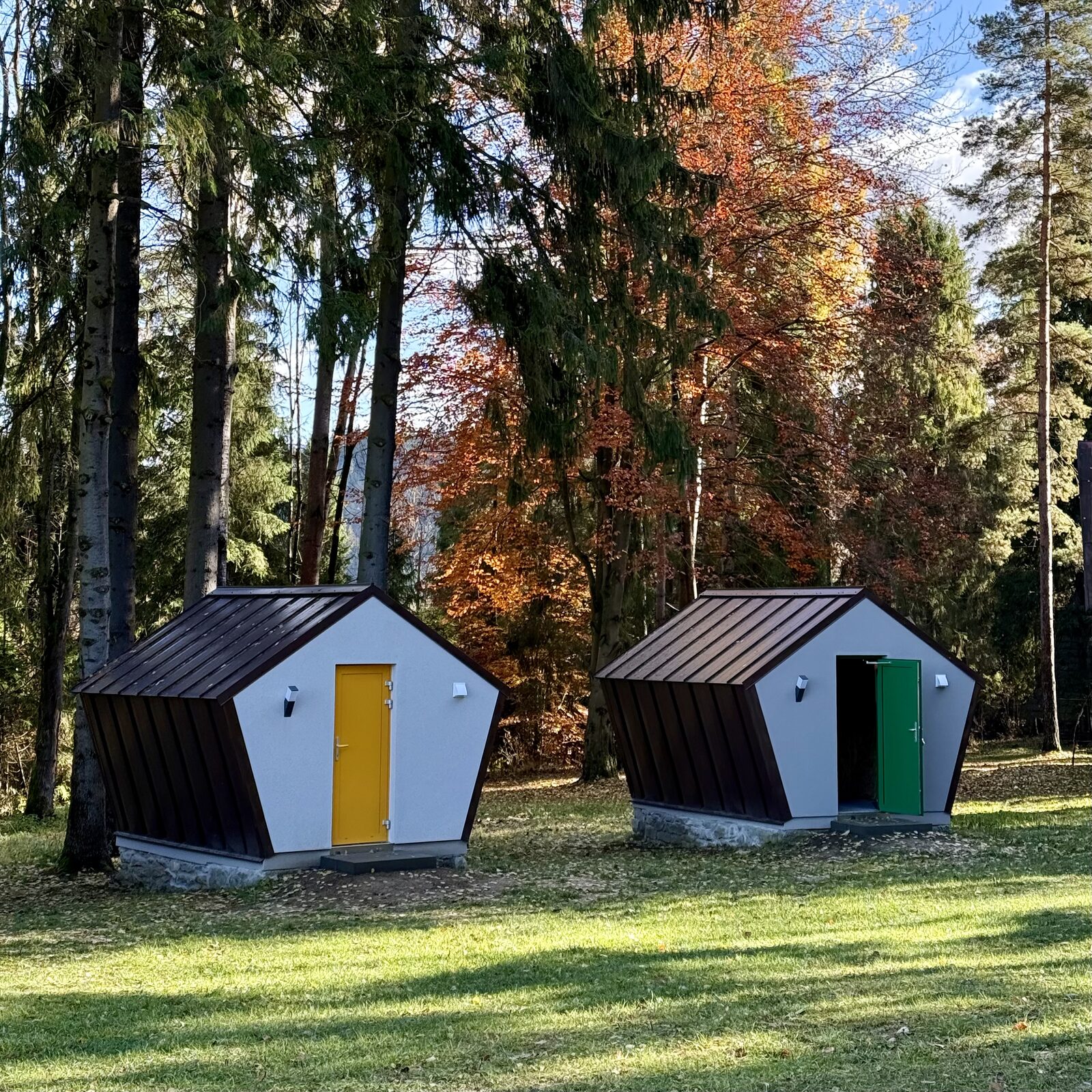 Glamping chatka Ďurkovec — moderná drevená chatka v lese